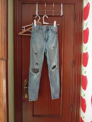 Vaqueros Pitillo Azules con Roturas