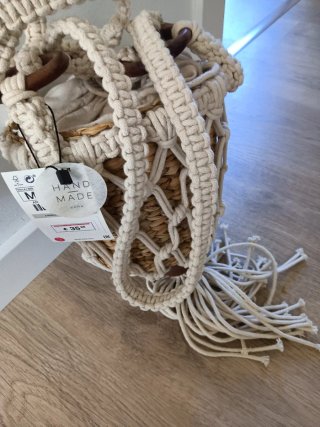 Bolso Zara tejido a mano beige.