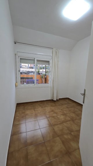 Alquilo Ático con terraza y ascensor en Badalona.