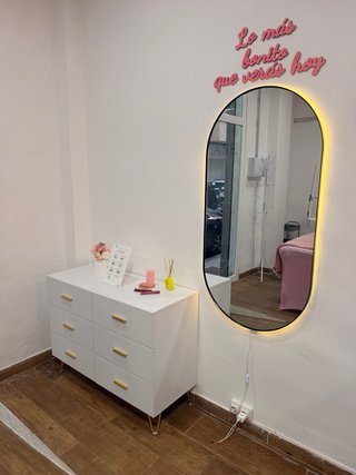 TRASPASO DE ESTÉTICA (salón de pestañas y uñas)