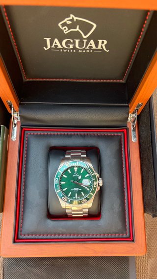 Reloj Jaguar Swiss Made esfera verde