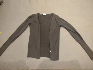 Rebeca, chaqueta negra
