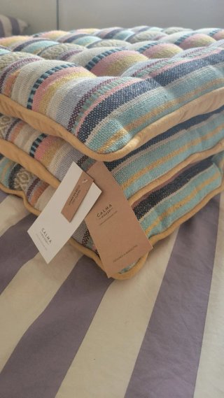 Set de 3 Cojines y Camino de Mesa