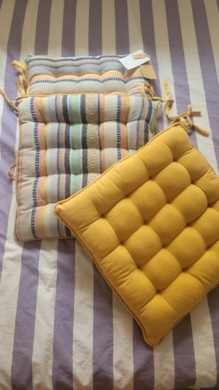 Set de 3 Cojines y Camino de Mesa