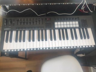 Teclado MIDI Novation Launchkey 49 MK4