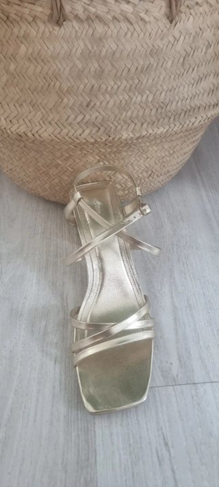 Sandalias doradas
