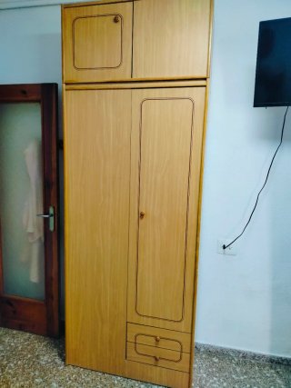 Armario de madera de dos piezas