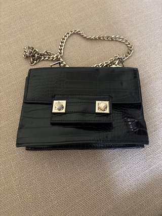 Bolso Negro con Cadena