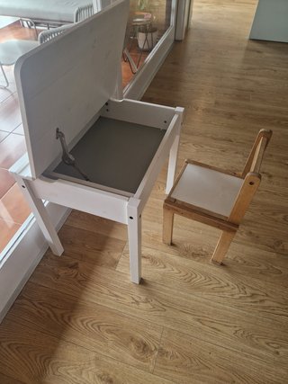 Escritorio y silla infantil IKEA SUNDVIK