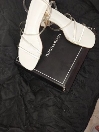 Sandalias de tacón blancas