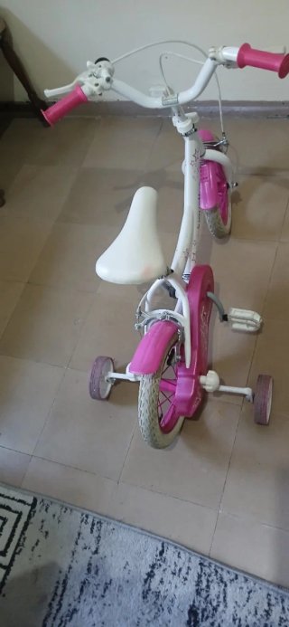 Bicicleta infantil Juguettos rosa y blanca