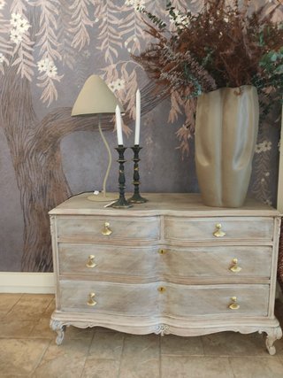 Cómoda Antigua de Madera