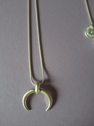 Collar Luna Plateado Mate con Bolsa