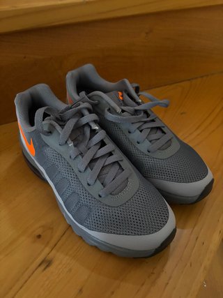 Zapatillas Nike Grises y Naranjas. T 38.UNISEX