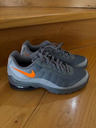 Zapatillas Nike Grises y Naranjas. T 38.UNISEX