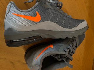 Zapatillas Nike Grises y Naranjas. T 38.UNISEX