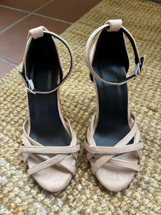Sandalias de tacón Zara beige