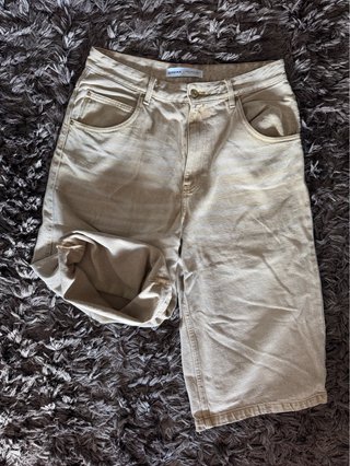 Bermuda vaquera Bershka beige Talla 40