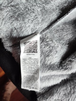 Sudadera Negra con Cremallera