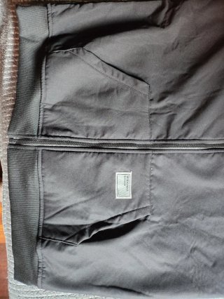 Sudadera Negra con Cremallera