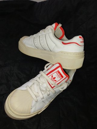 Zapatillas Adidas Blancas y Rojas