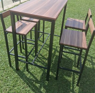 Mesa de jardín y 4 sillas