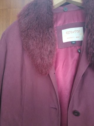 Chaquetón Morado con Cuello de Pelo