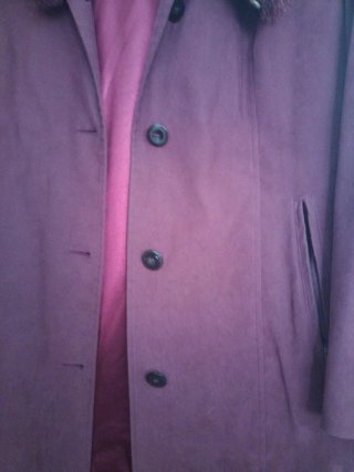 Chaquetón Morado con Cuello de Pelo