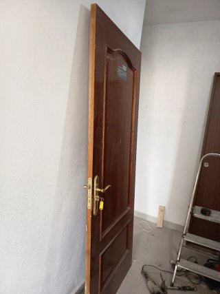 Puerta Exterior Blindada de Madera