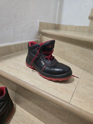 Zapatos de trabajo hombre negros y rojos
