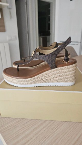 Sandalias Cuña Michael Kors Marrón y Dorado