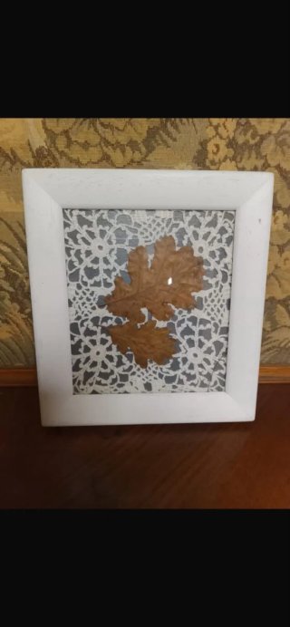 Cornice vintage in legno e tessuto