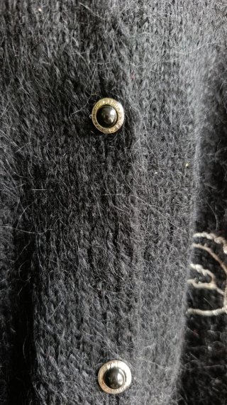 Jersey de Punto Negro con Bordado Floral