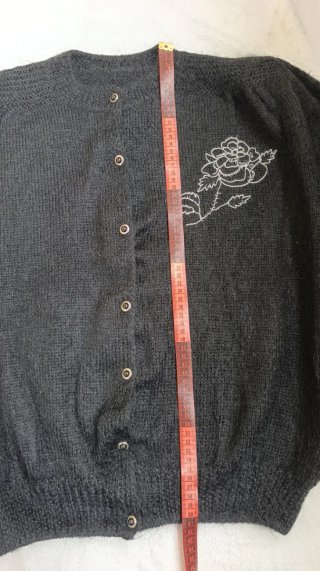 Jersey de Punto Negro con Bordado Floral