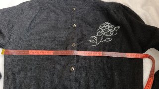 Jersey de Punto Negro con Bordado Floral