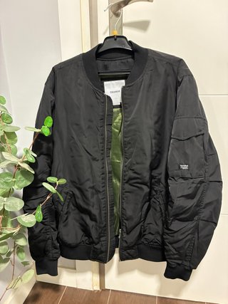 Cazadora Bomber Pull&Bear Negra