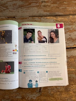 Klasse!. A1. [...]. Kursbuch mit Audios und Videos