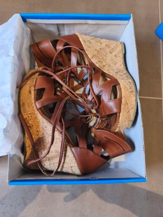 Sandalias Mustang Cuña Romano Marrón