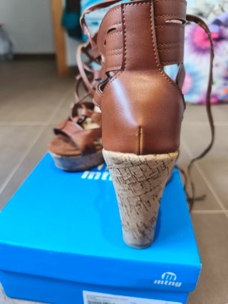 Sandalias Mustang Cuña Romano Marrón