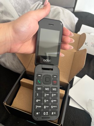 Teléfono móvil adoc para personas mayores