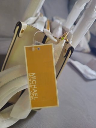Bolso Michael Kors Blanco/crema y Dorado