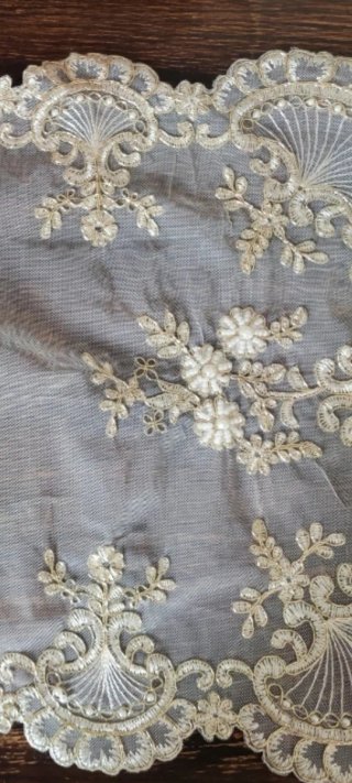 Tapete de Tul Bordado con Perlas