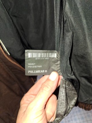 Cazadora Bomber Pull&Bear Marrón de Zara.