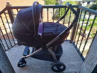 Carrito de bebé con capota