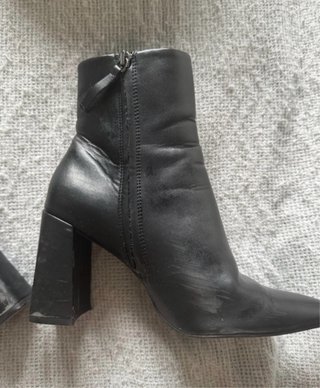 Botines Negros de Punta Mango Talla 37