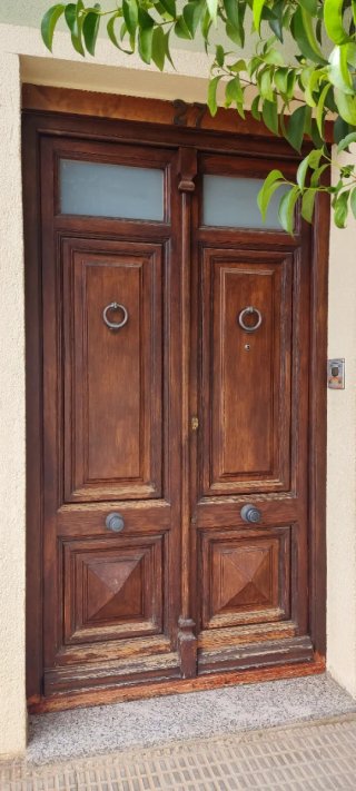Puerta de Entrada de Madera Clásica1380 por 2500