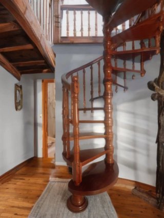 Escalera de Caracol de Madera Maciza