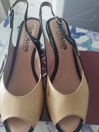 Zapatos Pitillos Tacon Ancho Beige y Negro