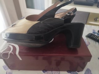 Zapatos Pitillos Tacon Ancho Beige y Negro