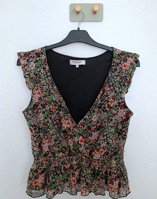 Top marca Morgan. Nuevo. Color negro con estampado